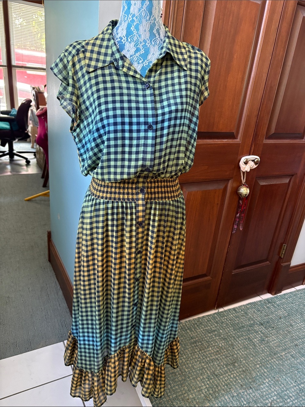 G by Giuliana dress  midi  Button Front Lined  Green blue Yellow checkered NWOT
